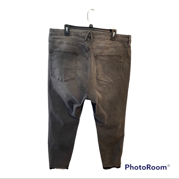 GOOD AMERICAN Jeans, Raw Hem Crop Skinny Jeans, size 20 - Picture 6 of 11